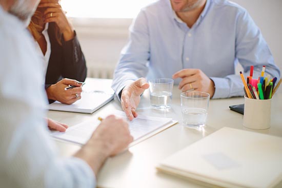 被隱瞞病情成年腫瘤患者/成年文盲是否可以由法定代理人代簽知情同意書？